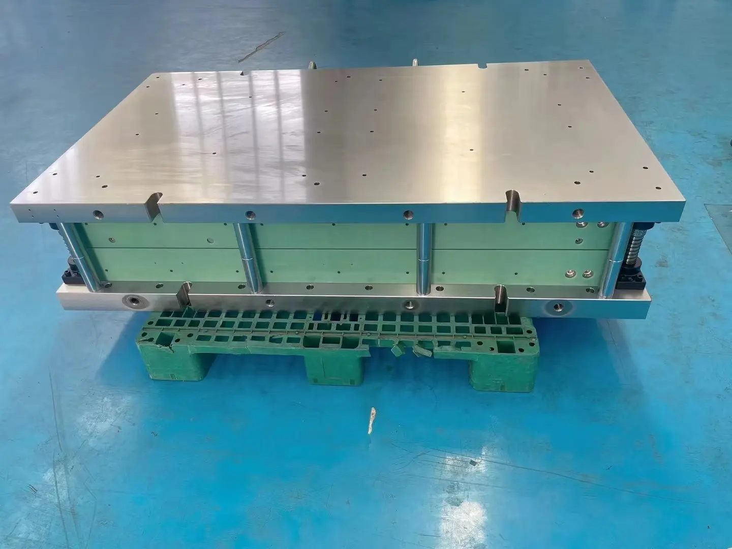 KUNSHAN SHIBAODE successfully shipped two sets of key molds for the hydrogen fuel cell industry